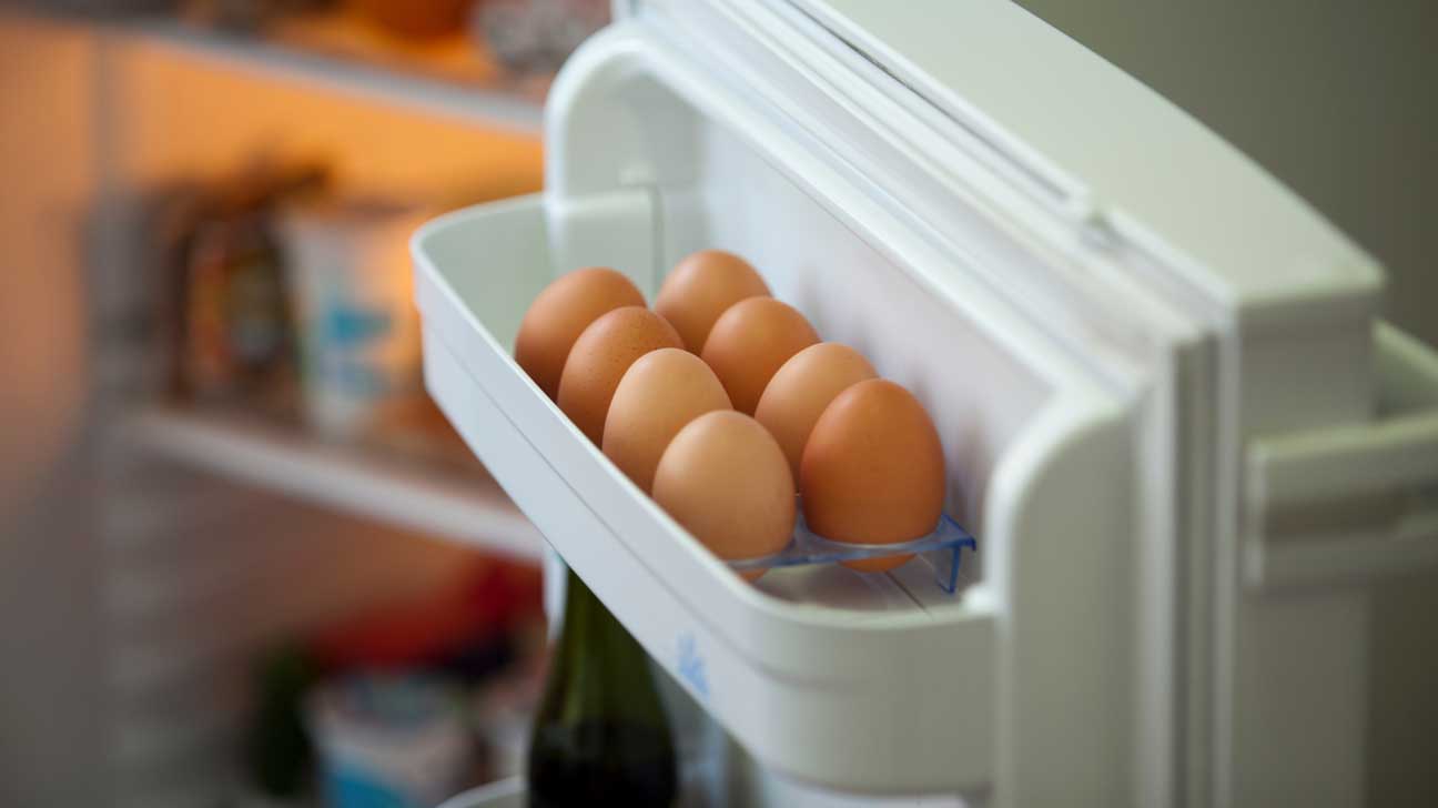 Không nên để trứng vào cánh cửa tủ lạnh: Chuyên gia Nhật tiết lộ 2 điều cần chú ý khi bảo quản