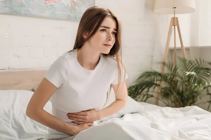 Đau bụng bên phải và bên trái do những nguyên nhân gì?