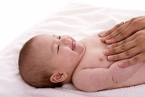 7 cách trị nghẹt mũi cho trẻ sơ sinh dân gian