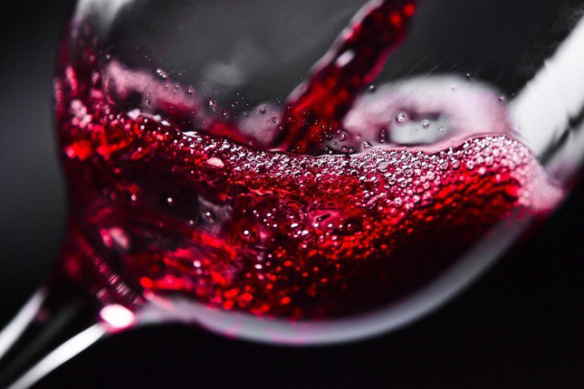 Tại sao rượu vang đỏ giúp tăng cường ham muốn tình dục ở cả nam và nữ?