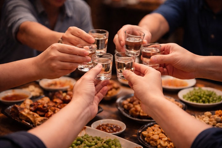 Phân biệt triệu chứng say rượu với ngộ độc rượu