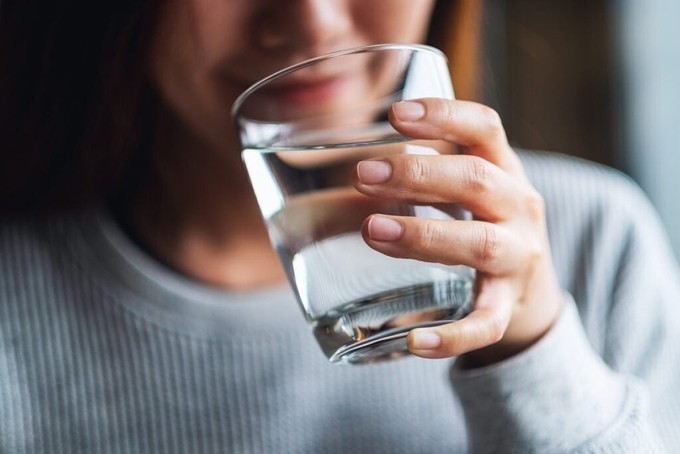 6 thói quen buổi tối âm thầm làm hại thận