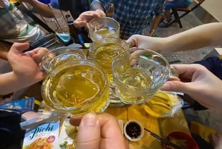 Buổi trưa uống rượu thì bao lâu mới hết nồng độ cồn trong máu?