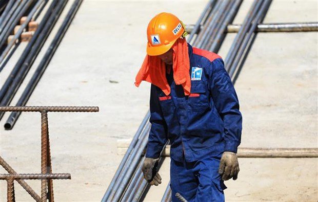 Làm việc ngoài trời dưới thời tiết nắng nóng cần lưu ý 6 điều sau