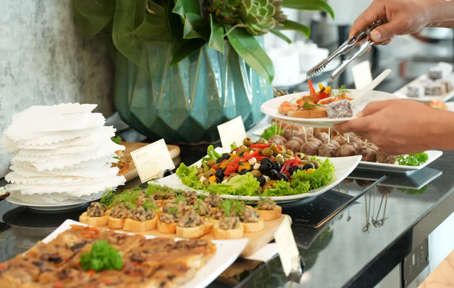 Mẹo ăn buffet sáng cho người đang giảm cân