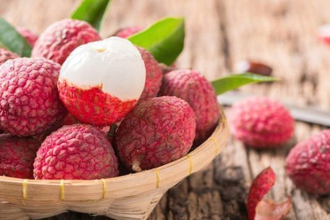 Ăn vải, mít có 'nóng' không? Bà nội trợ tranh cãi, chuyên gia lên tiếng